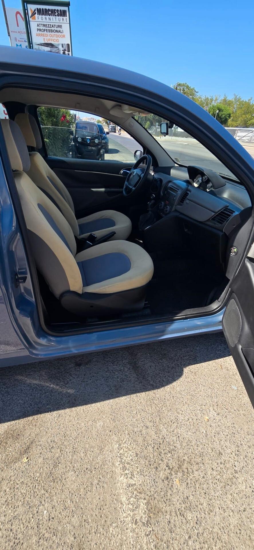 Lancia Ypsilon 1.2 16V Platino