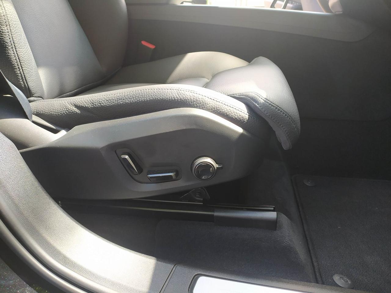 Volvo XC 60 2.0 T6 Recharge PHEV Ultimate Dark