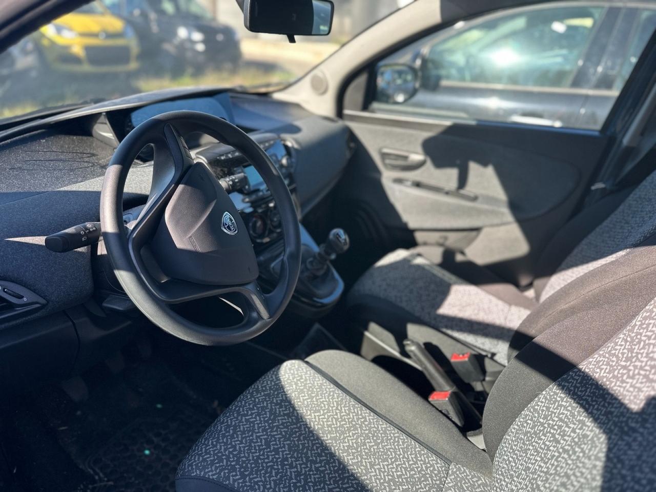 LANCIA Ypsilon III 2021 - Ypsilon 1.0 firefly hybrid Silver s&s 70cv 5p.ti