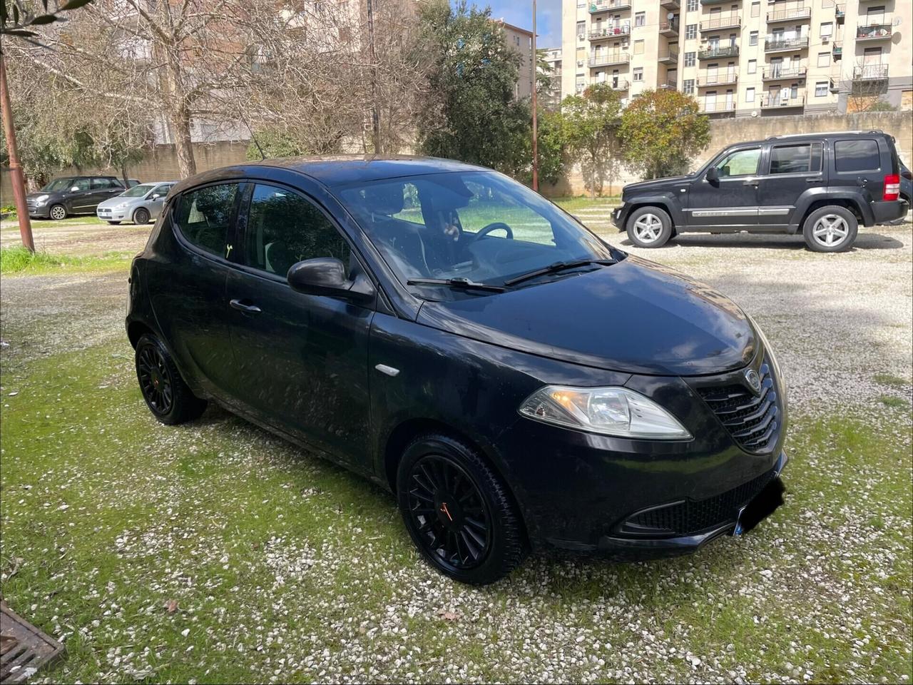 Lancia Ypsilon 1.2 69 CV 5 porte GPL Ecochic Silver
