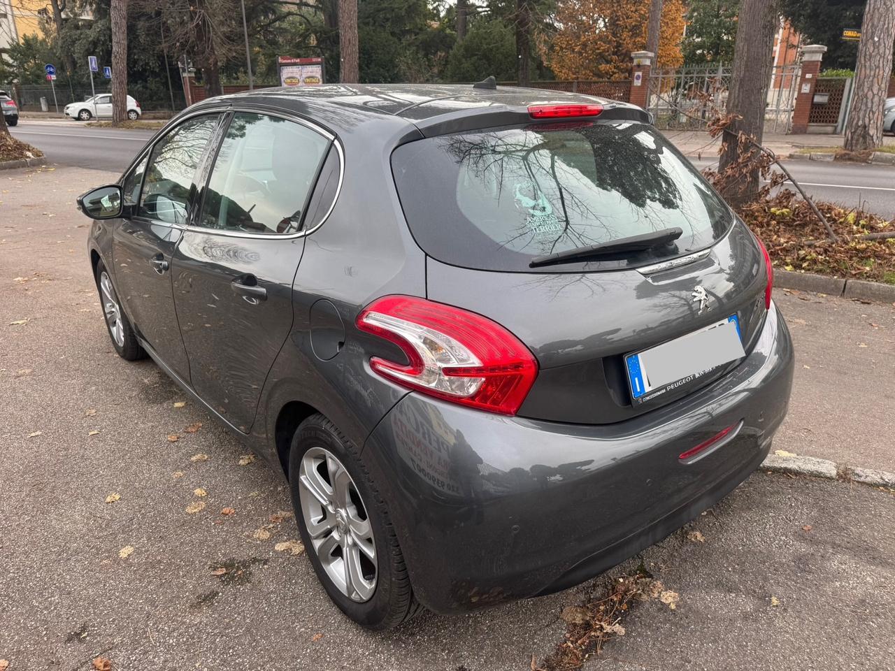 Peugeot 208 5P. 1.2 benz neopaten garanzia 12 mesi