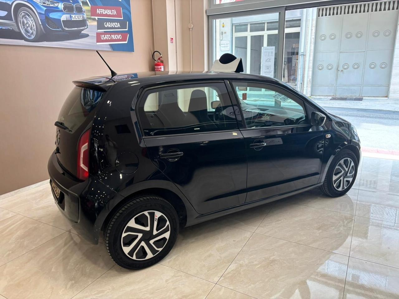 Volkswagen up! 1.0 METANO **64.000 KM ***