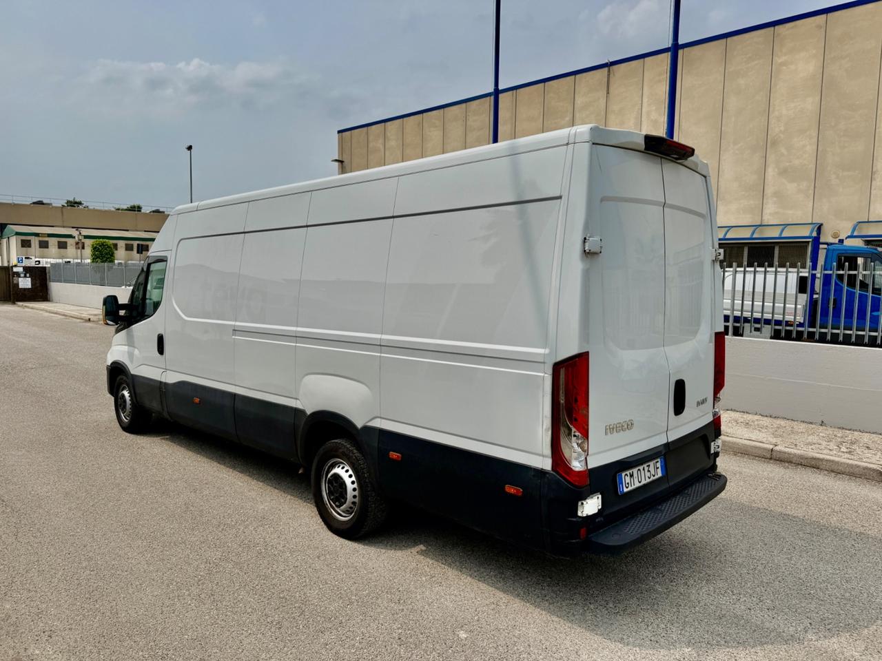 Iveco Daily- 2023 Cambio Automatico