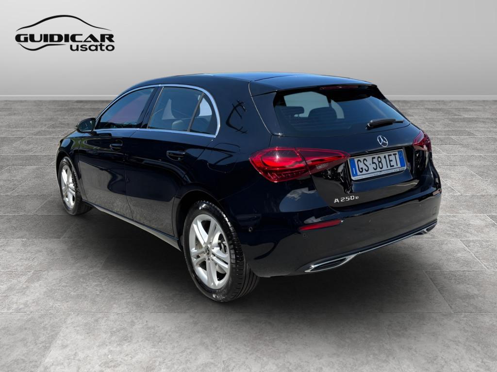 Mercedes-Benz Classe A - W177 2023 - A 250 e phev Progressive Advanced auto