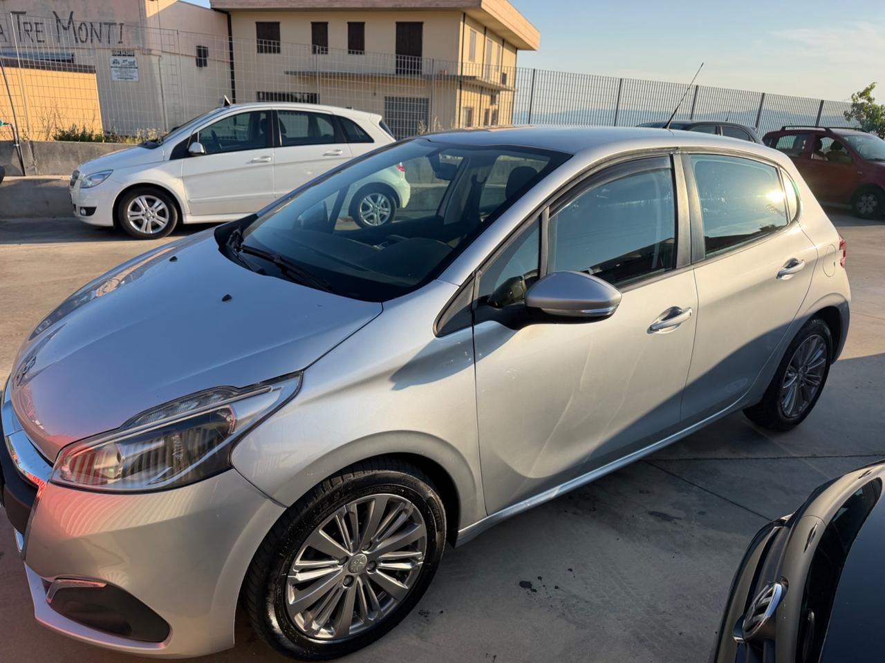 Peugeot 208 BlueHDi 75 5 porte Allure