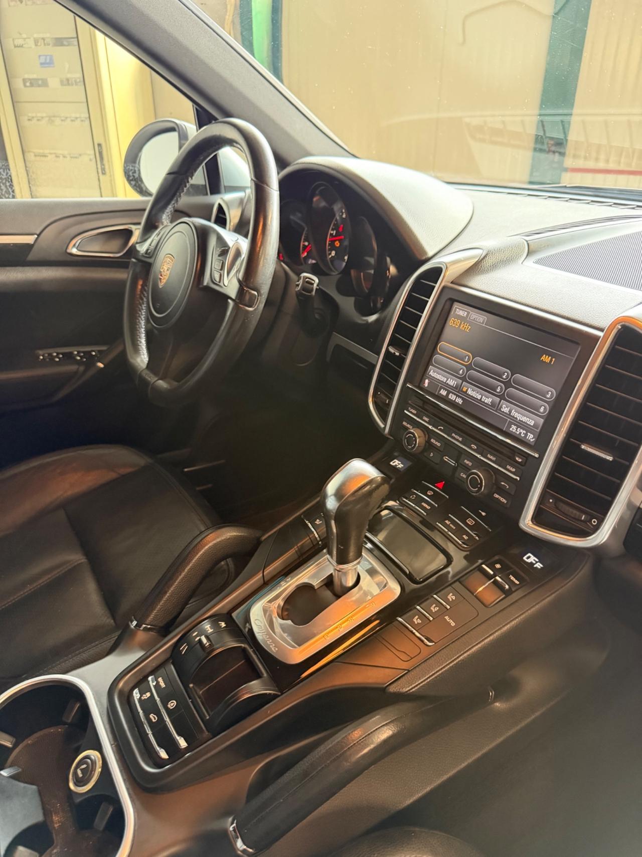 Porsche CAYENNE 3.0 V6 BOSE KMCERT UNICOPR