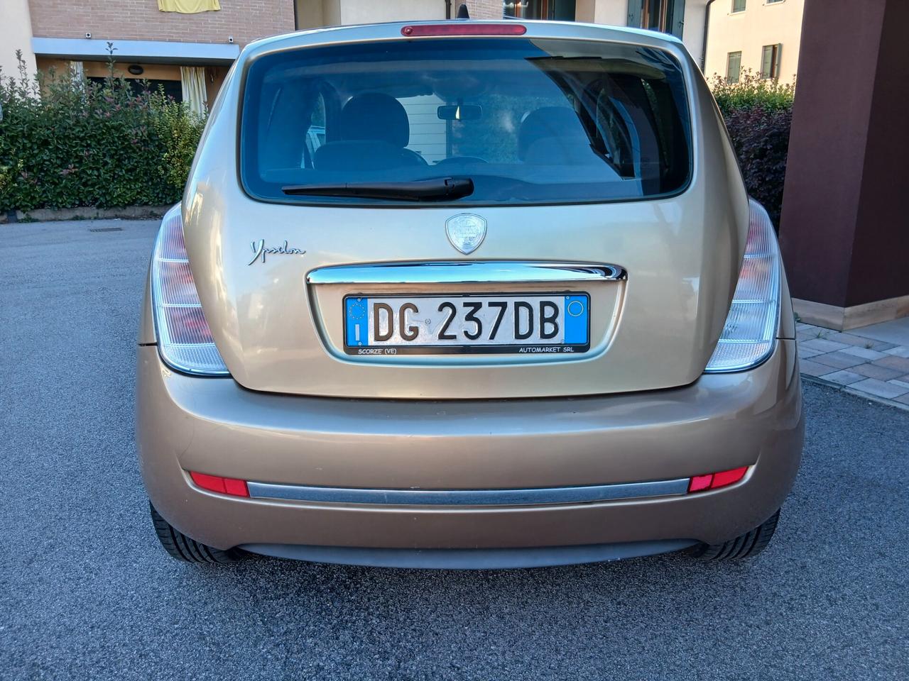 Lancia Ypsilon 1.2 Argento pronta consegna OK per neopatentati