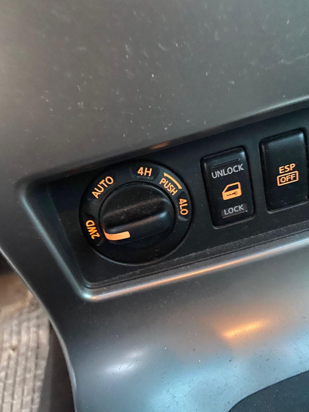 Nissan Pathfinder 2.5 diesel cambio automatico 7 posti gancio traino 3000 kg 2006