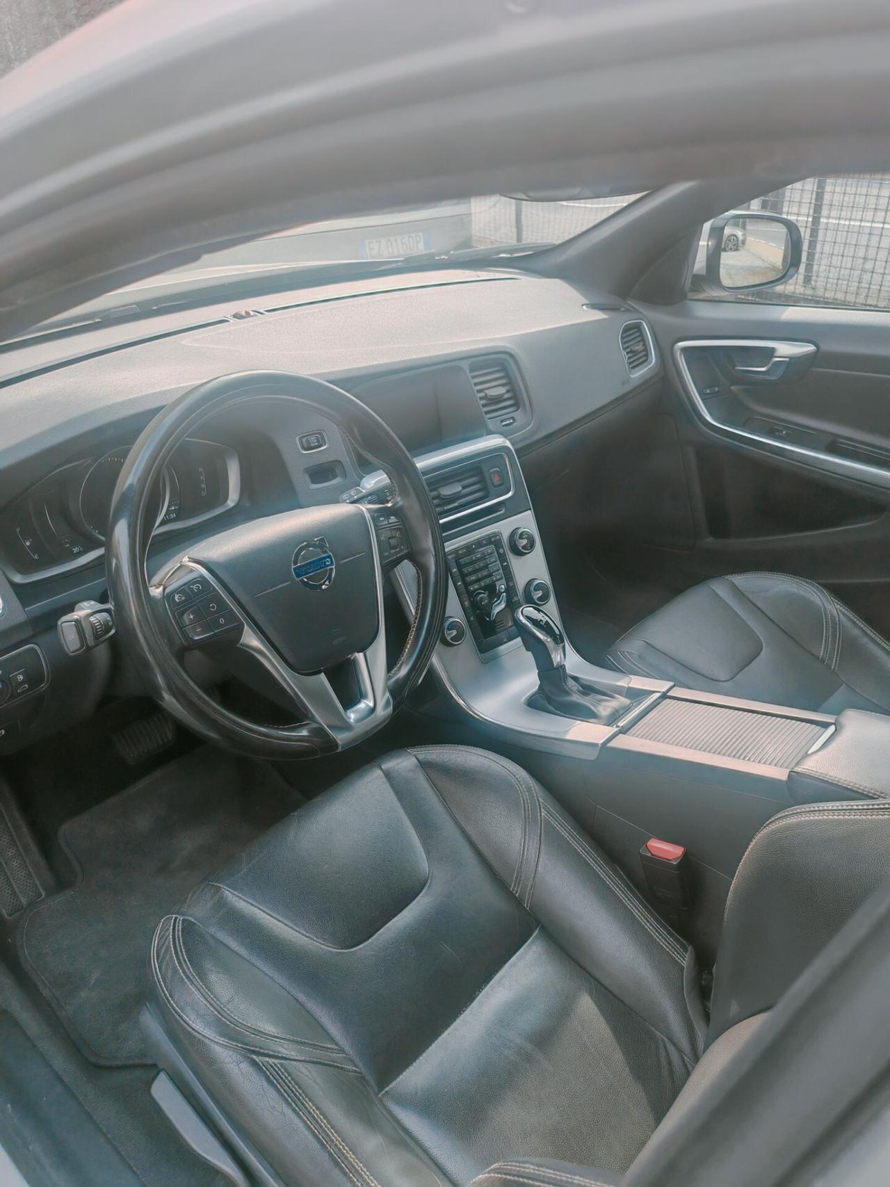 Volvo v60 17' autocarro iva esposta