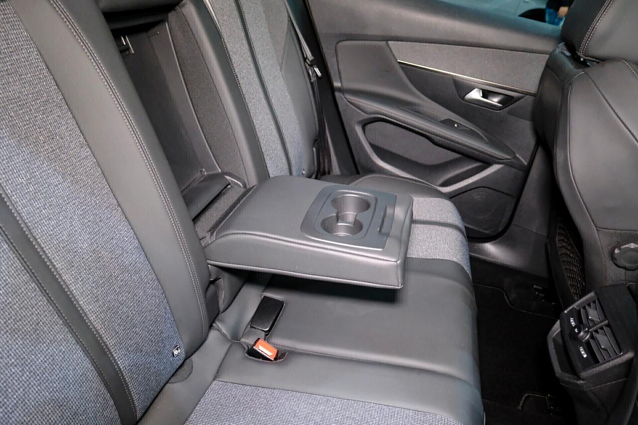 Peugeot 3008 ALLURE 12oo T 130cv COCKPIT LED+NAV