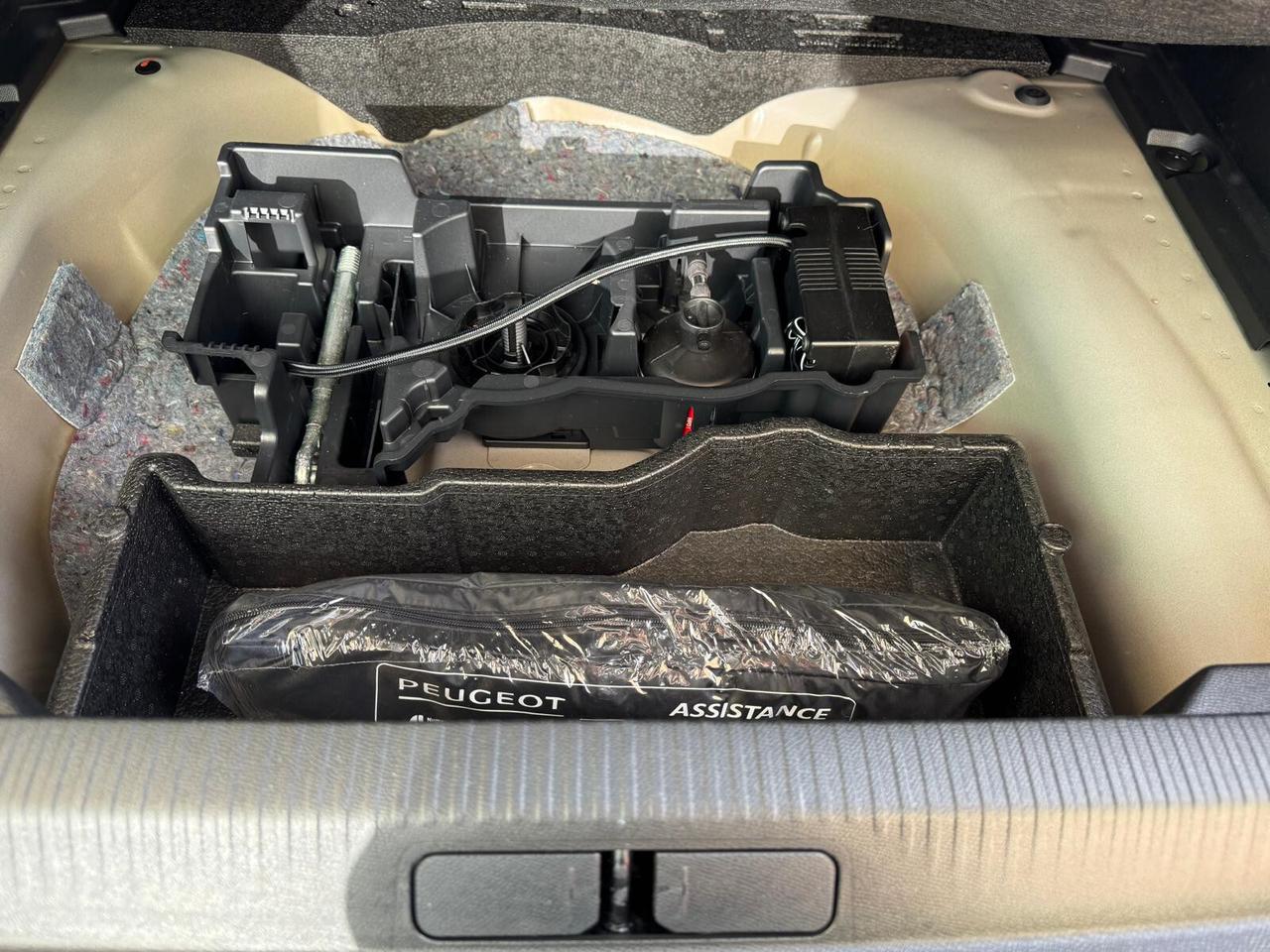 Peugeot 2008 PureTech 130 S&S EAT8 Active Pack