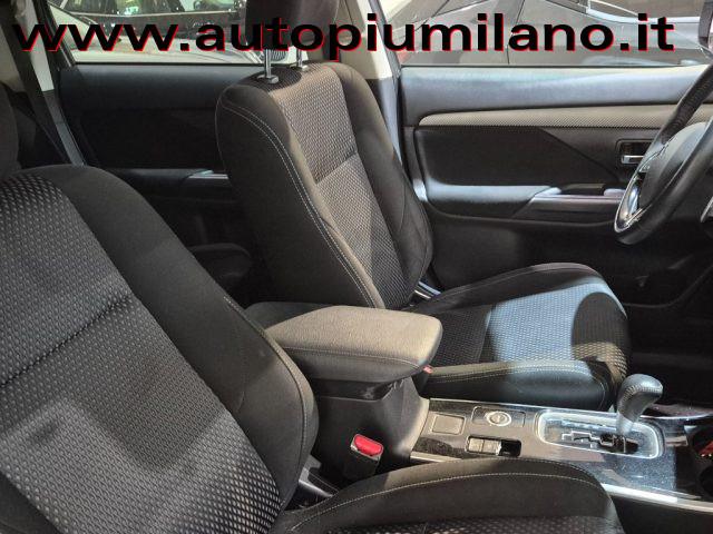 MITSUBISHI Outlander 2.2 DI-D 4WD Instyle Plus SDA 7 posti