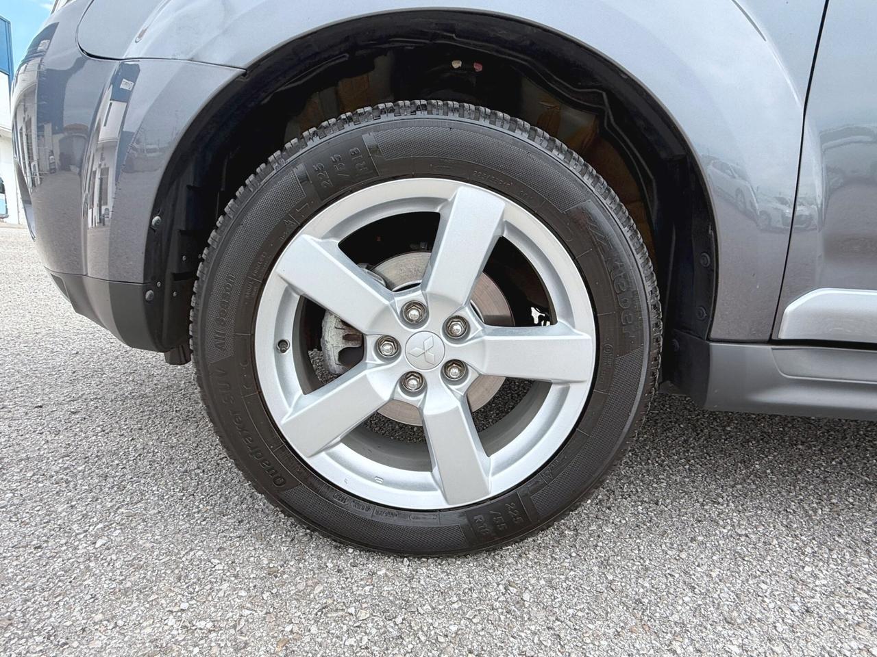 Mitsubishi Outlander 2.4 Benz/Gpl MIVEC Instyle 7 p.ti