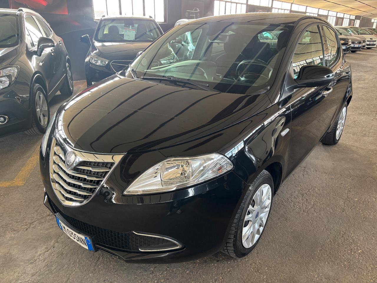 Lancia Ypsilon 1.2 69CV 5 porte S&S Platinum NEOPATENTATO