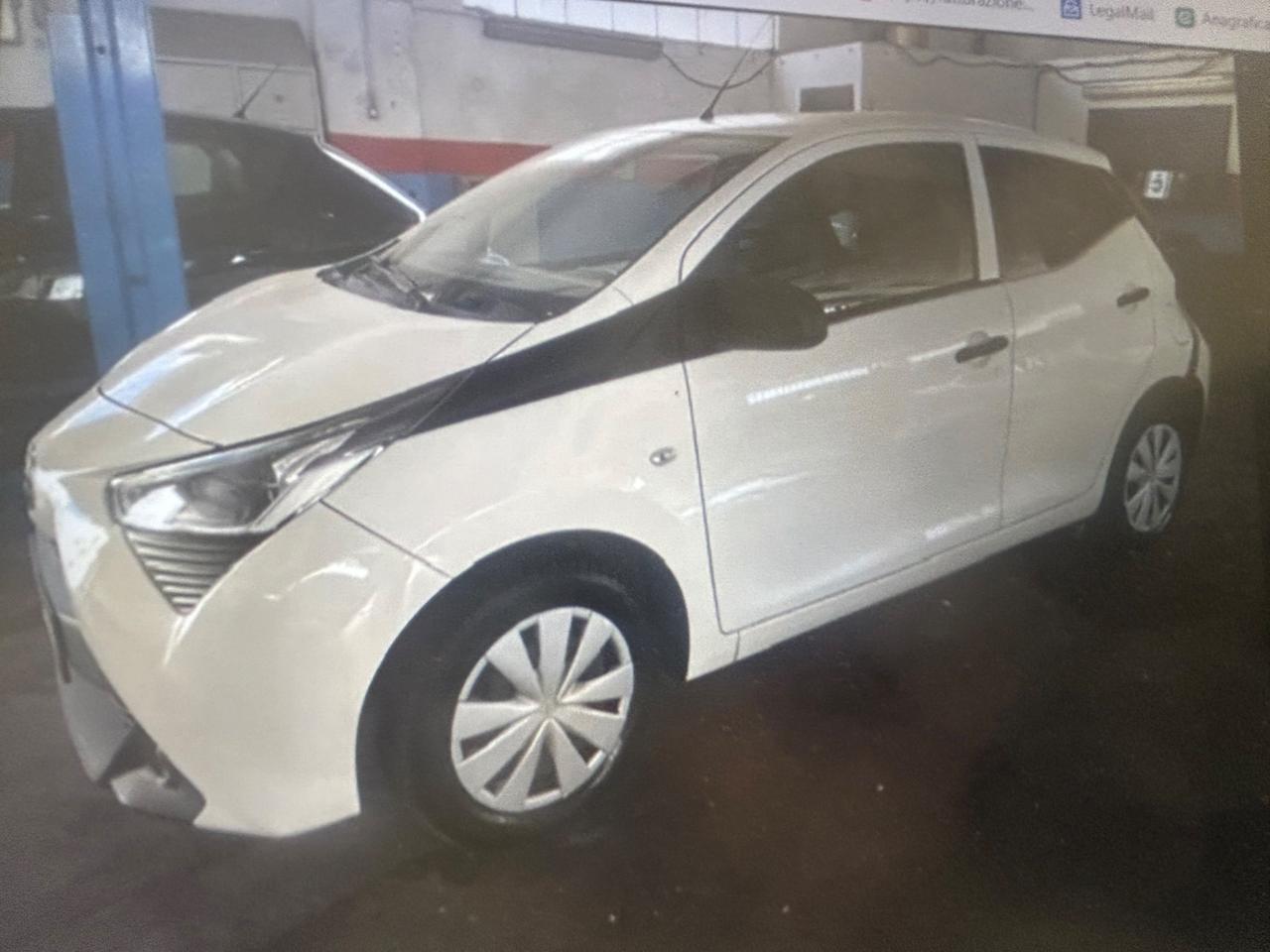 Toyota Aygo Connect 1.0 VVT-i 72 CV 5 porte x-play