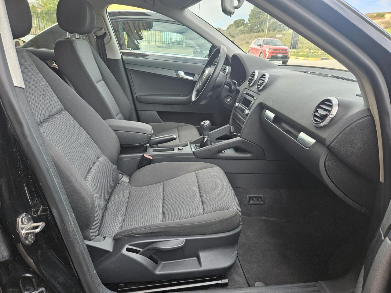 Audi A3 SPB 1.6 TDI 90 CV Attraction