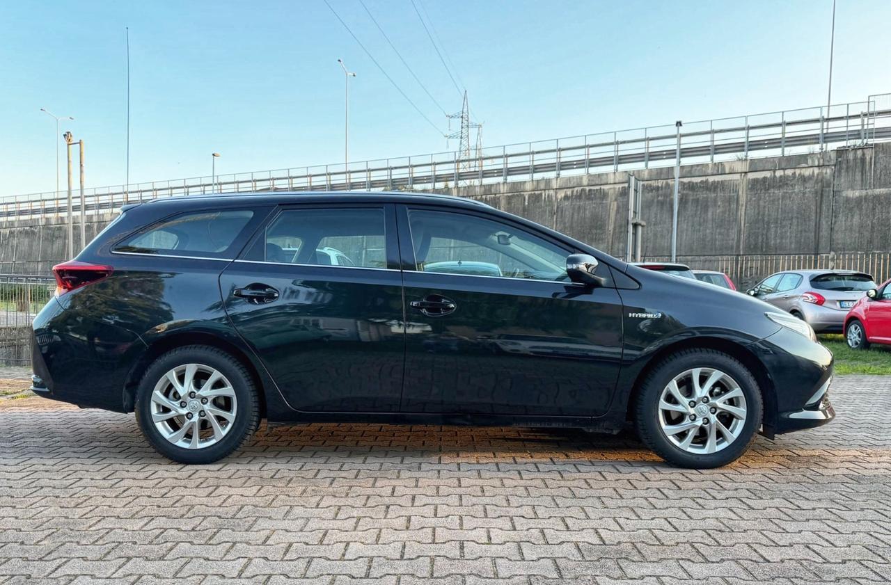 Toyota Auris Touring Sports 1.8 Hybrid OK NEOPATENTATI
