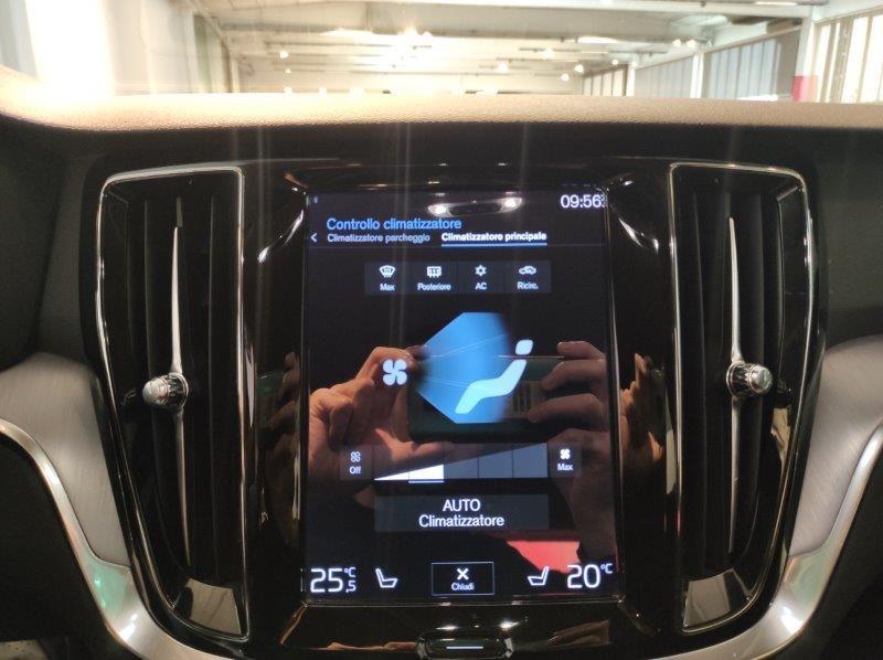 VOLVO V60 (2018-->) - V60 B4 (d) Geartronic Momentum Business