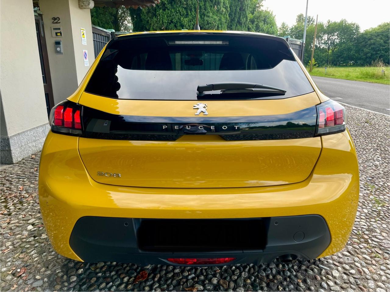 Peugeot 208 PureTech 1.2 Active *SOLO 27000 KM*
