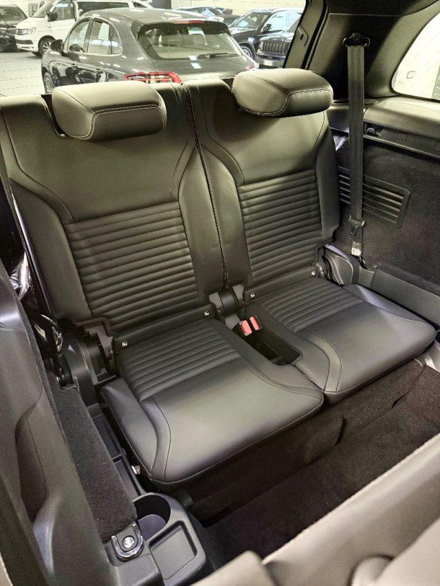 LAND ROVER Discovery 3.0D I6 300 CV AWD Auto R-Dynamic HSE 7p