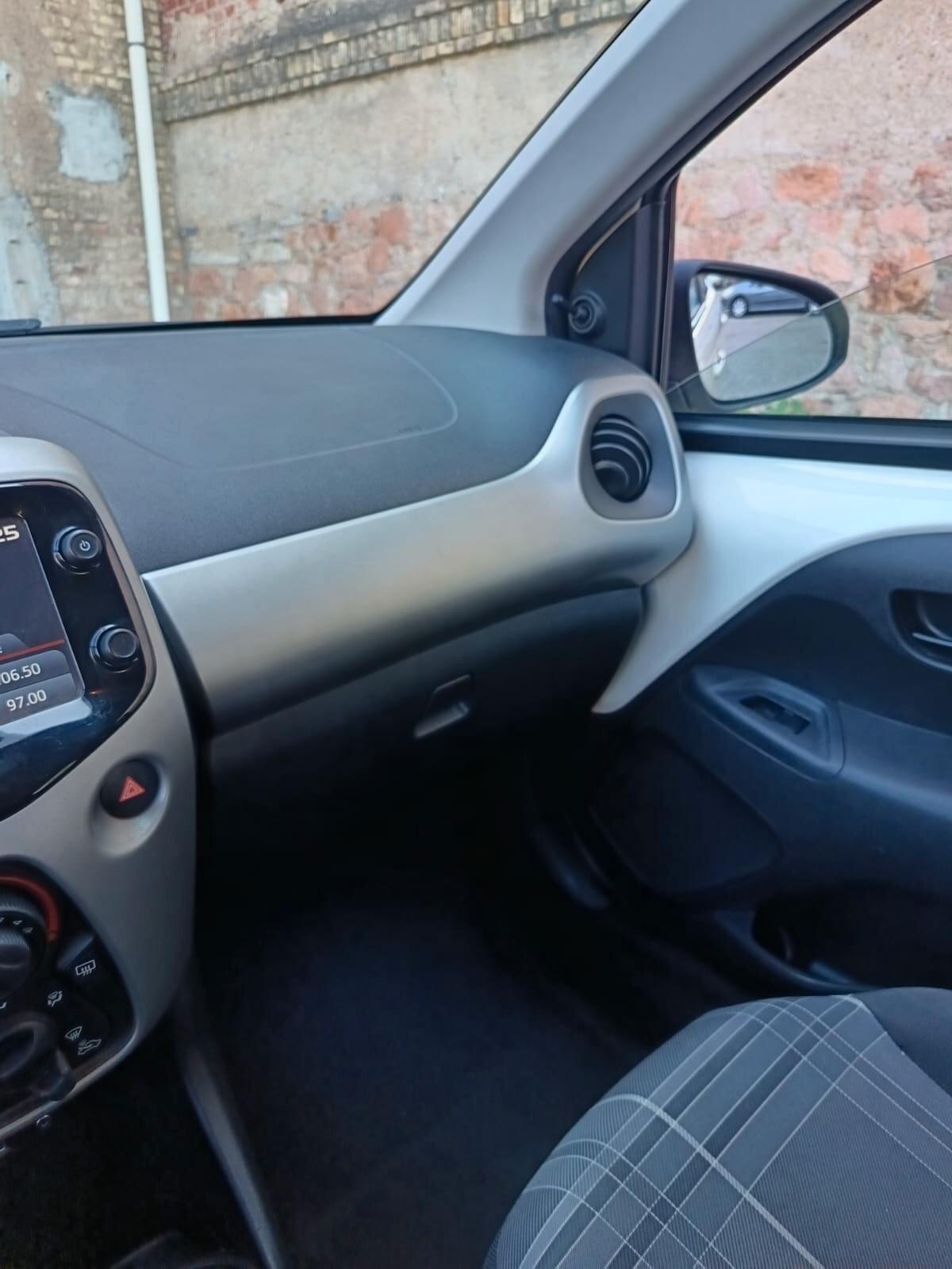 Peugeot 108 VTi 68 5 porte Allure TOP!