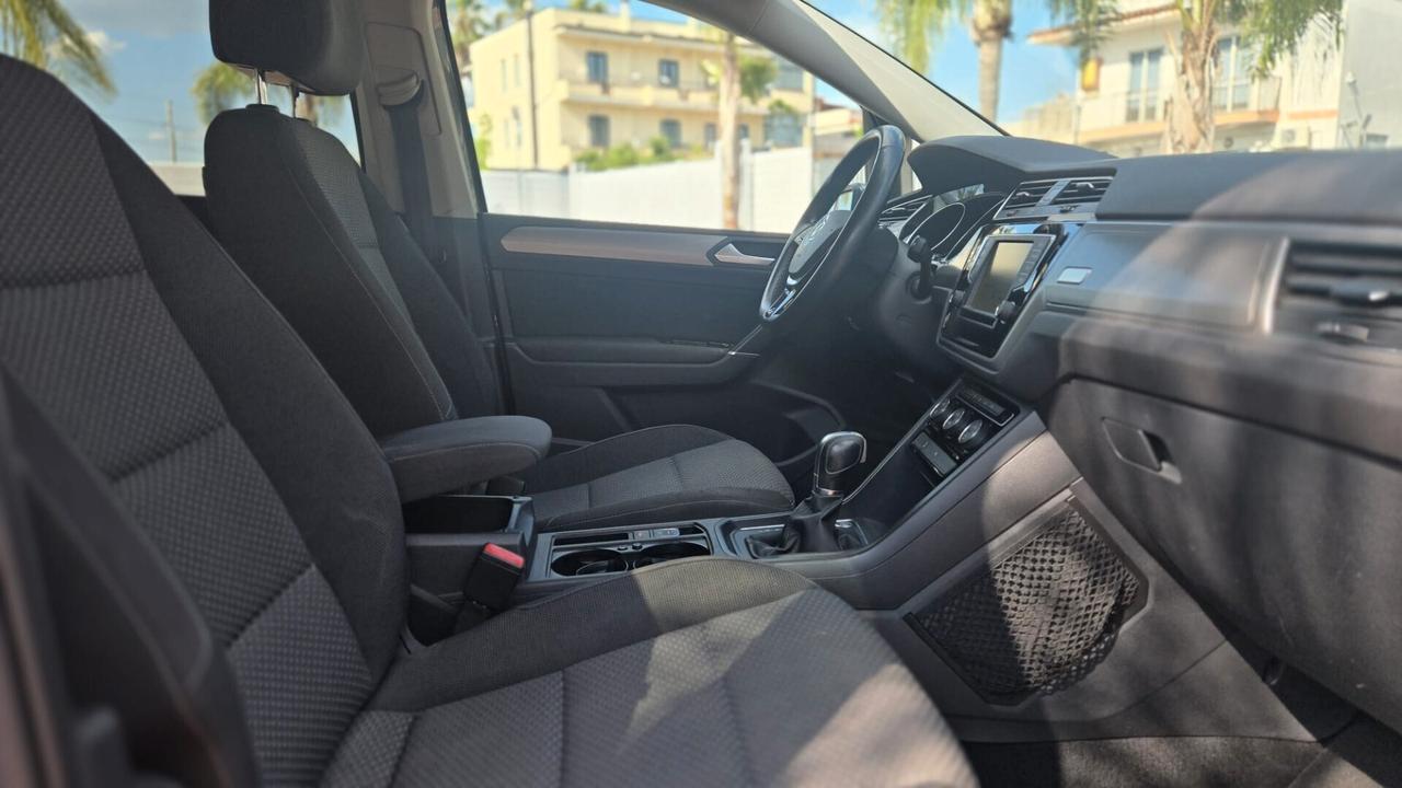 Volkswagen Touran 1.6 tdi Highline 115CV dsg 7p Uff Italy Navi Clima