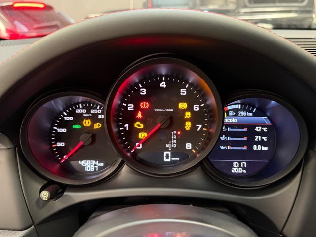 PORSCHE Macan 2.0