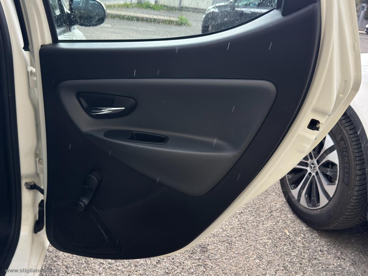 LANCIA Ypsilon 1.2 69 CV 5p. Silver