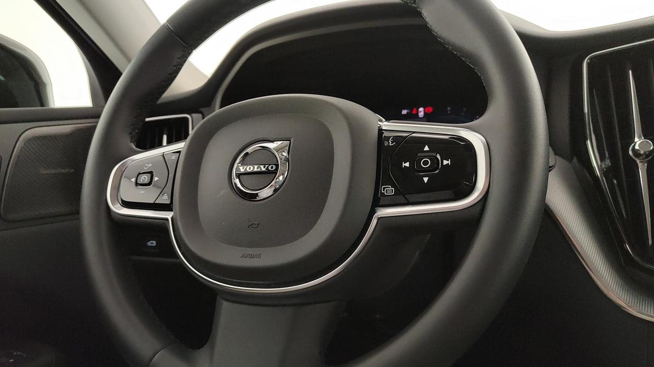 VOLVO XC60 2.0 b4 Plus Dark auto