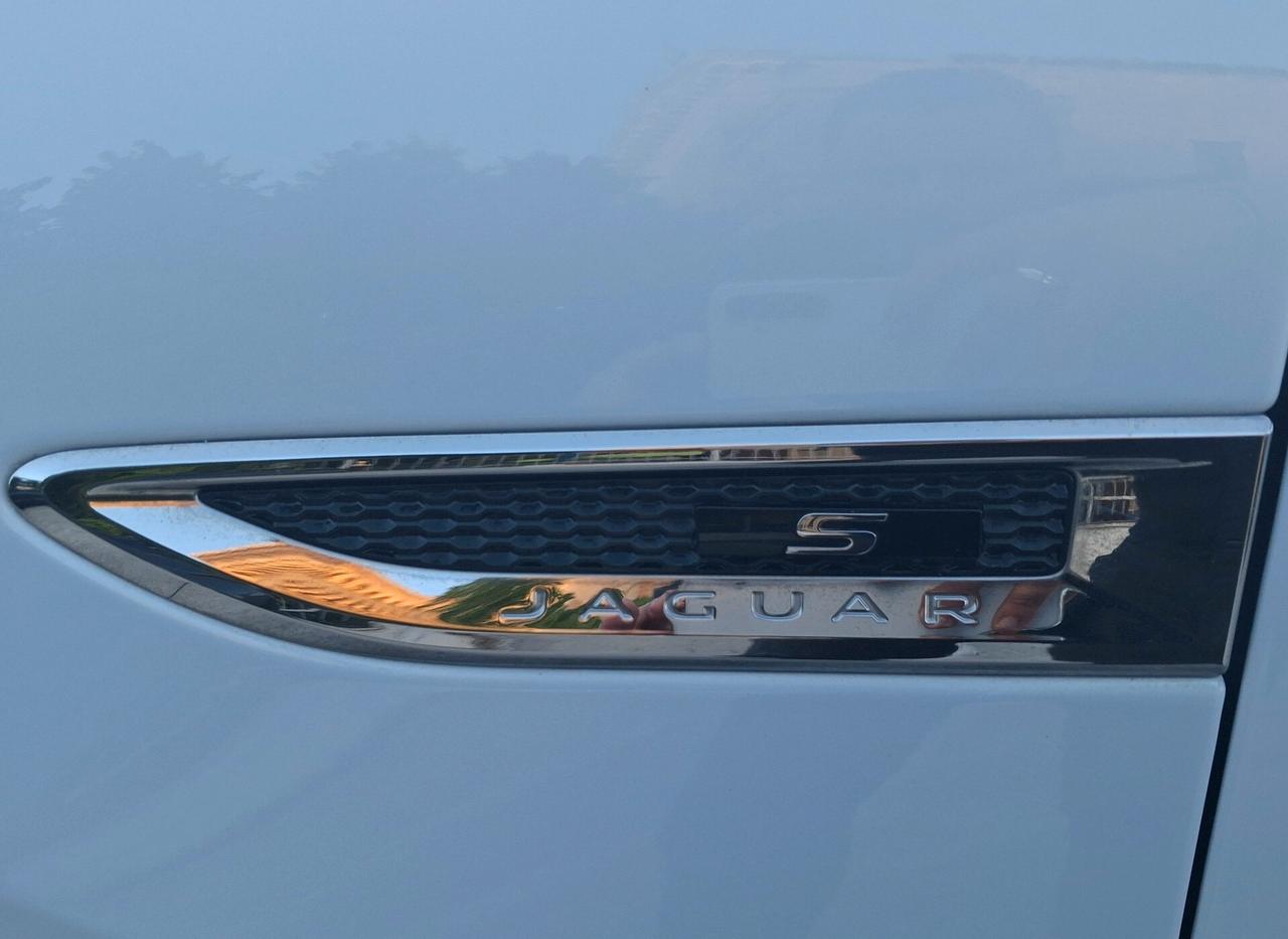 Jaguar E-Pace 2.0D 150 CV S Bianco Perla