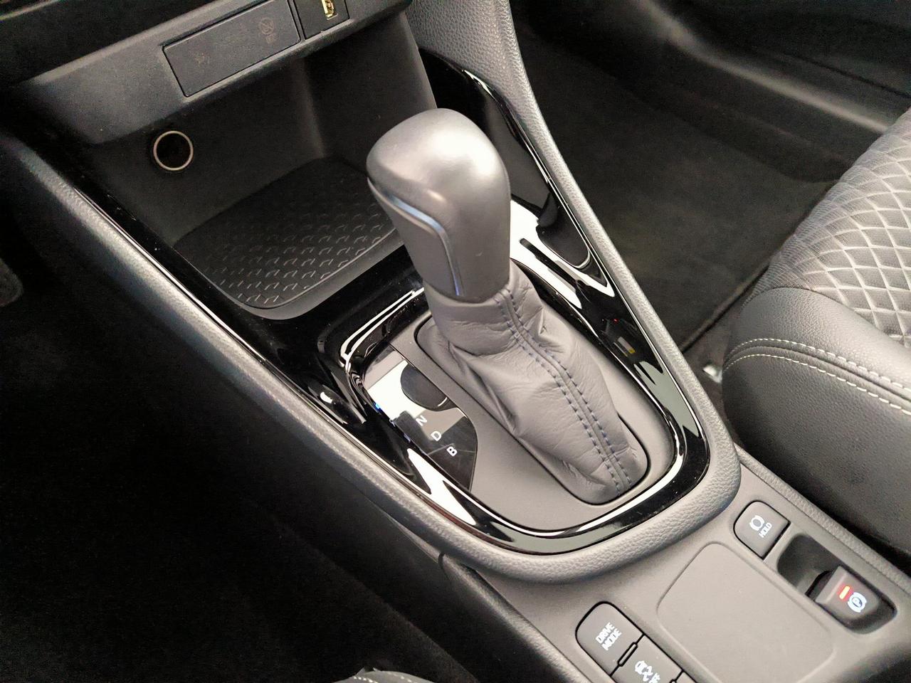 Toyota Yaris 1.5h lounge