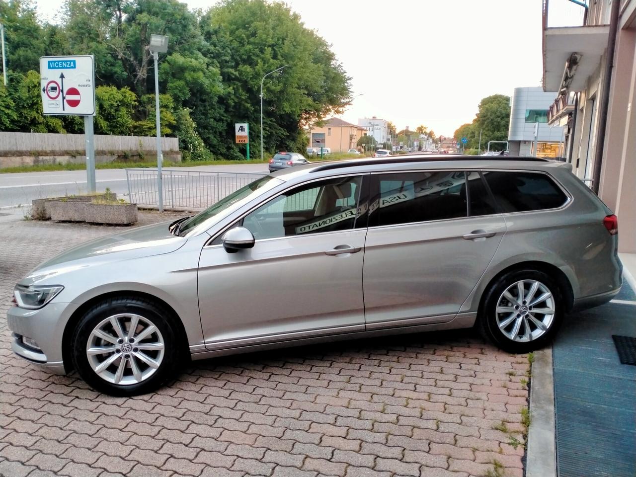 Volkswagen Passat Variant 1.6 TDI 120cv DSG COMFORTLINE SERVICE VW UNIPROP.