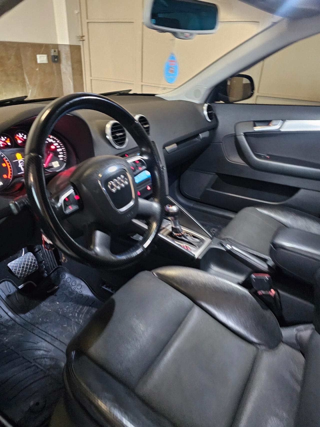 Audi A3 1.6 TDI 105 CV S tronic S-LINE