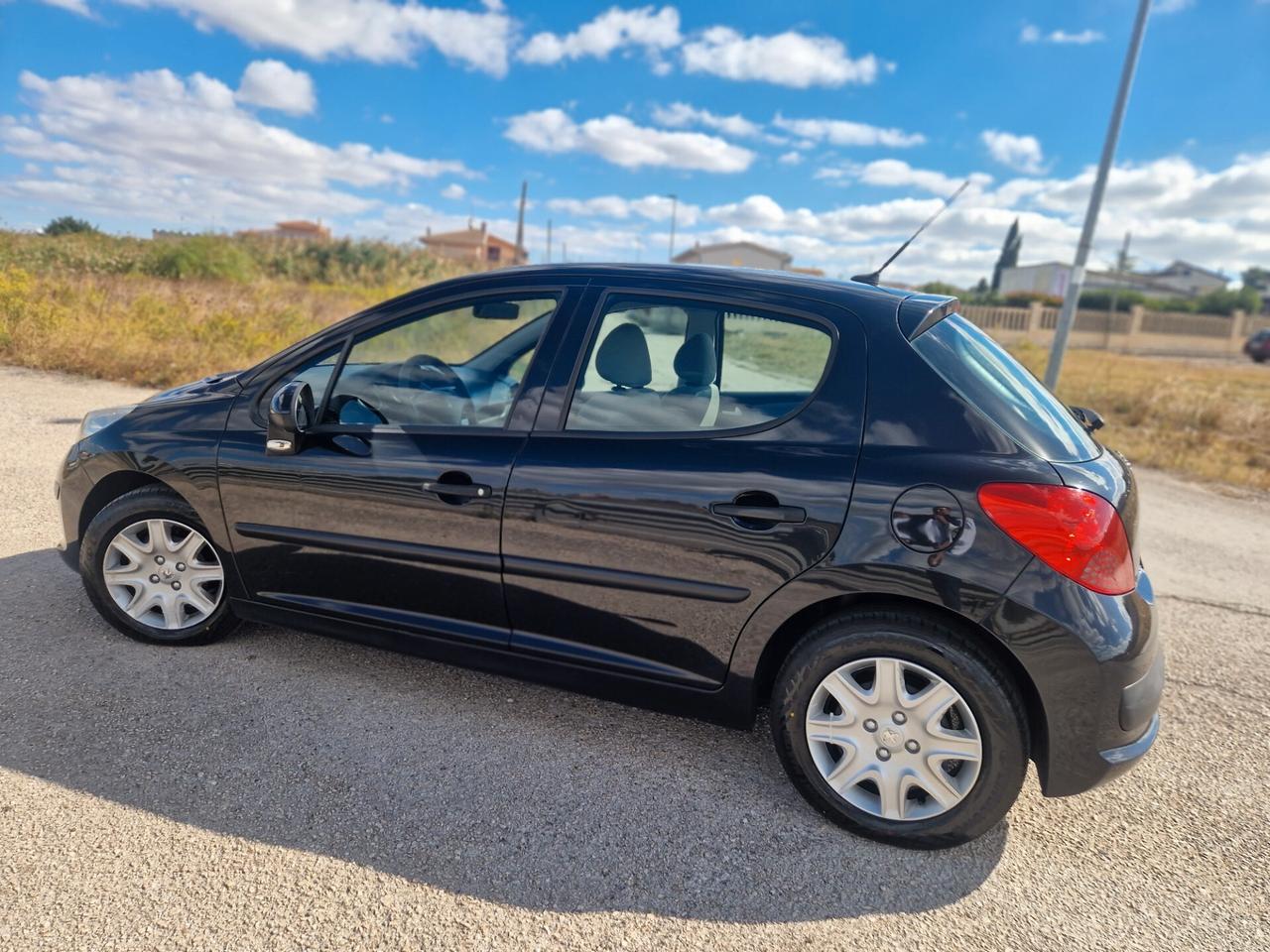 Peugeot 207 1.4 HDi 70CV 5p. X Line