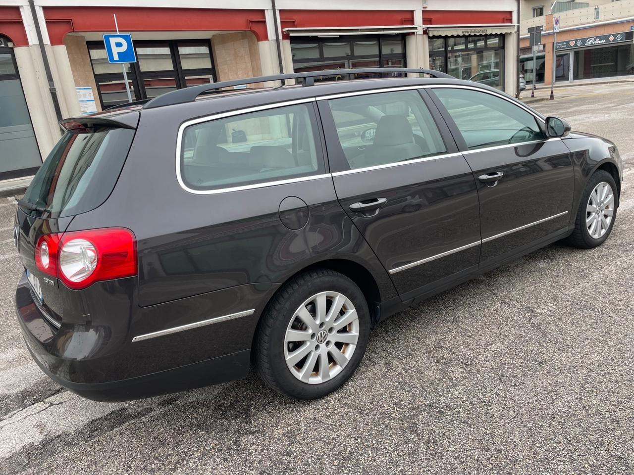 Volkswagen Passat 2.0 TDI . Highline €.2499