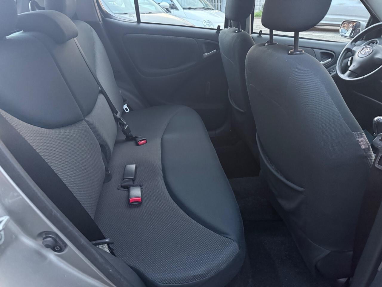 Toyota Yaris 1.0i 16V cat 5 porte Sol