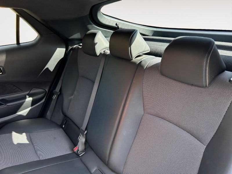 Toyota C-HR (2023-->) 2.0 PHEV Lounge