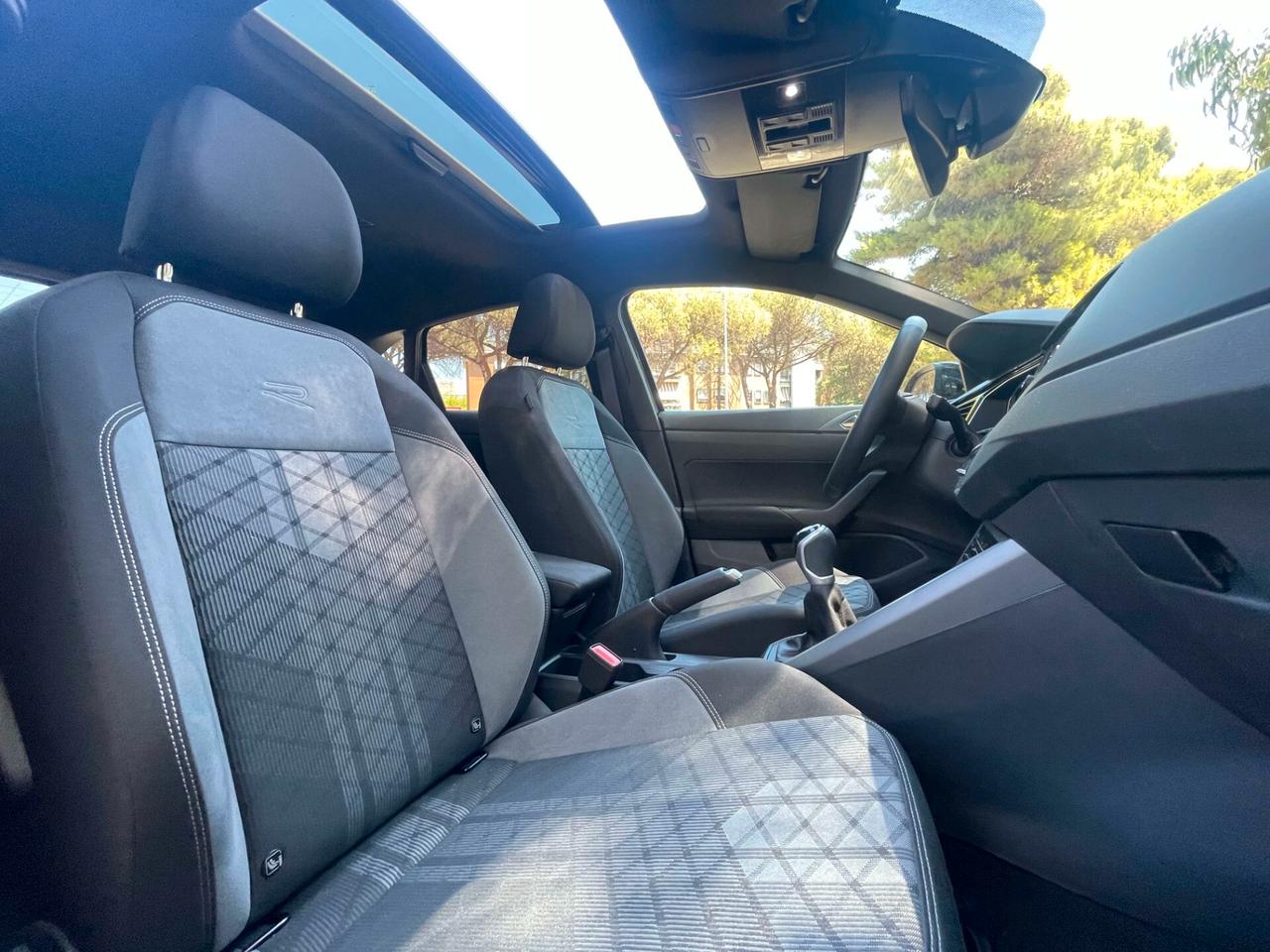 Volkswagen Taigo 1.0 tsi R-Line Plus 115cv TETTINO NEOPATENTATI