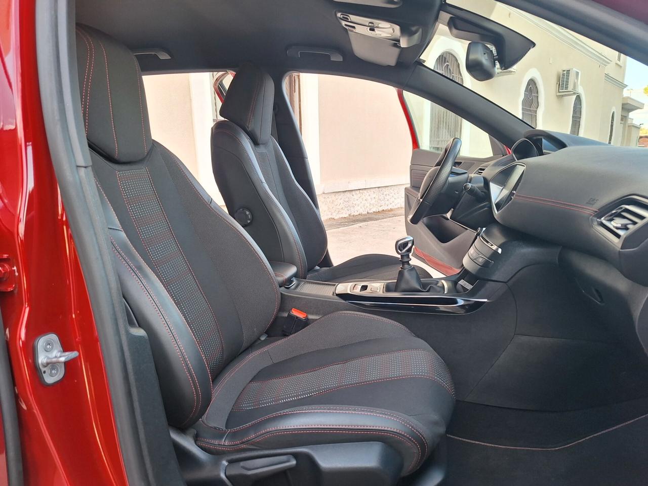 Peugeot 308 1.5 hdi "BERLINA" GT LINE NAVI 2018
