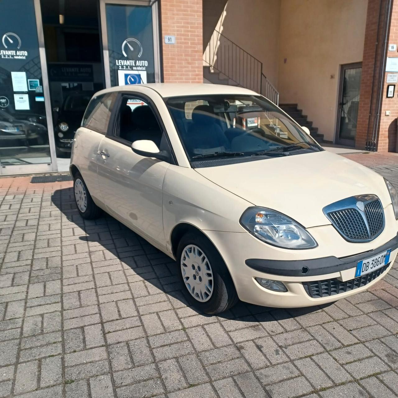 158.148KM YPSILON 1.2 NEOPATENTATI PIANTONE STERZO NUOVO