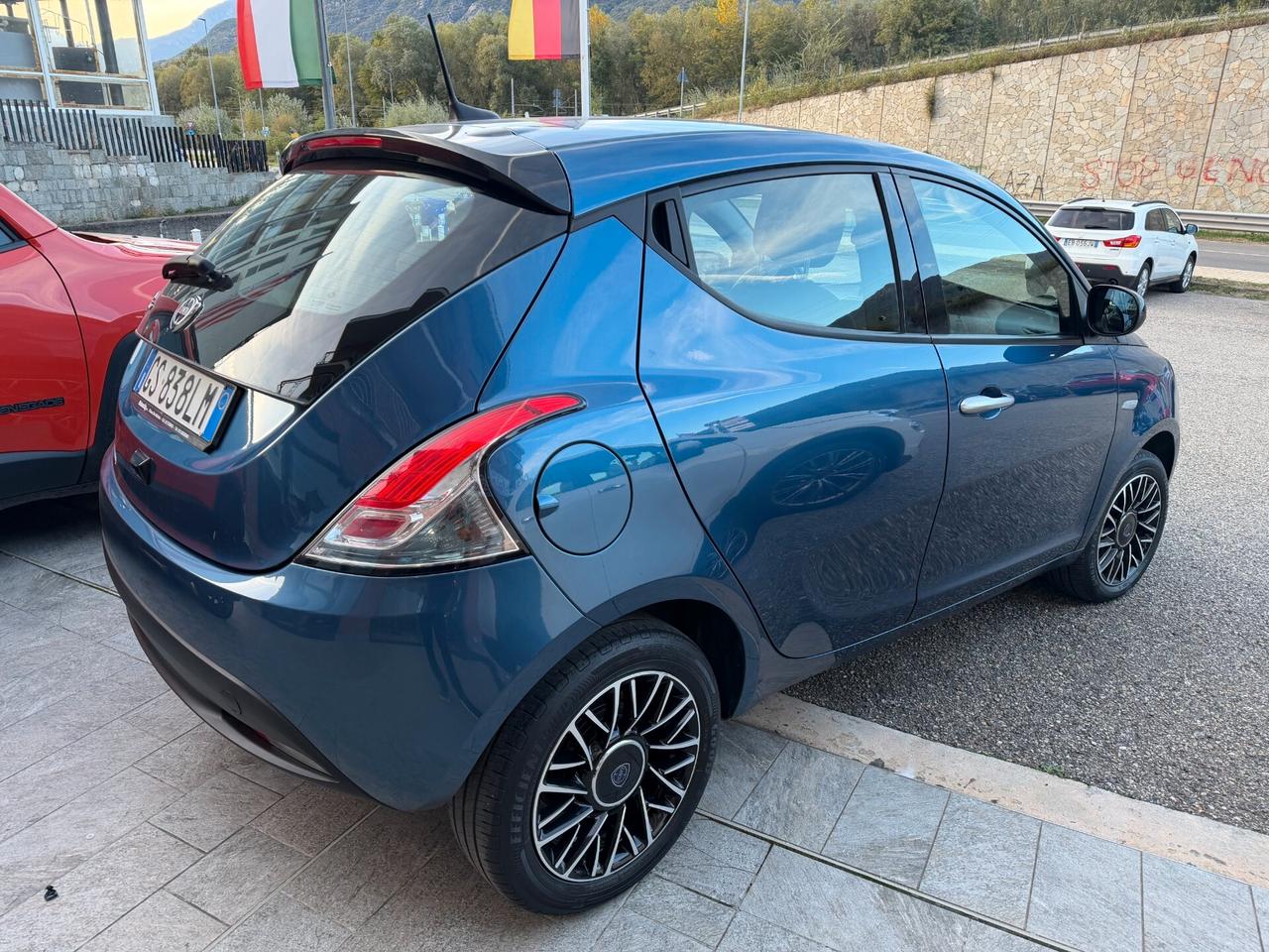 Lancia Ypsilon 1.0 FireFly 5 porte S&S Hybrid Gold