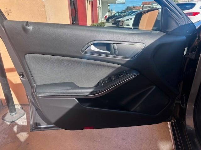Mercedes-benz A 180 d Automatic Business UNIPRO