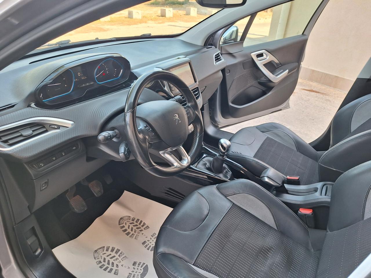 Peugeot 2008 1.6 HDi 120 Allure NAVI FULL