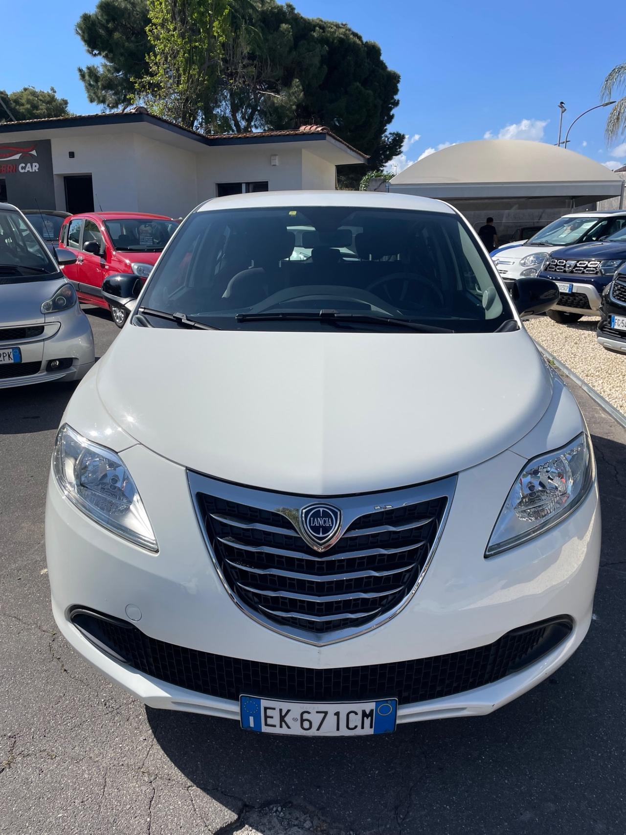Lancia Ypsilon 1.2 69 CV 5 porte S&S Silver
