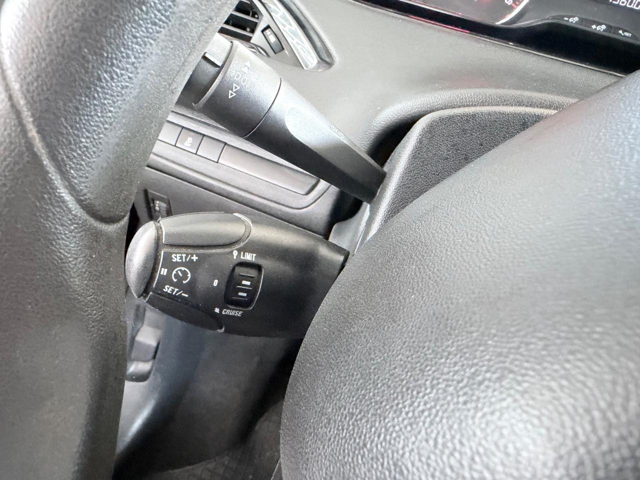 Peugeot 208 1.4 HDi 68 CV 5 porte Allure