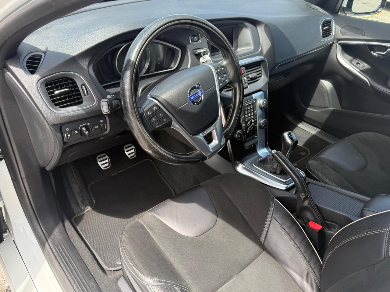 Volvo V40 D2 'eco' R-design Momentum