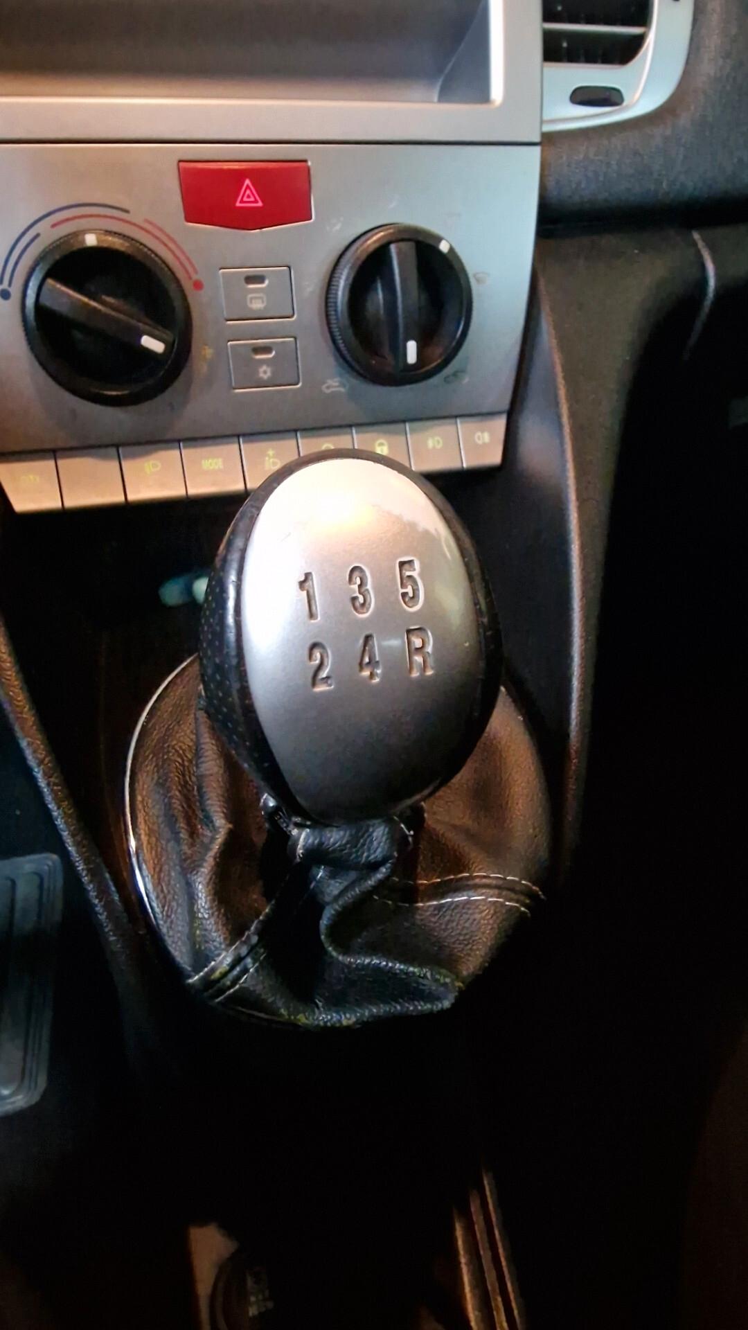 Lancia Ypsilon 1.3 MJT 75 CV Elle