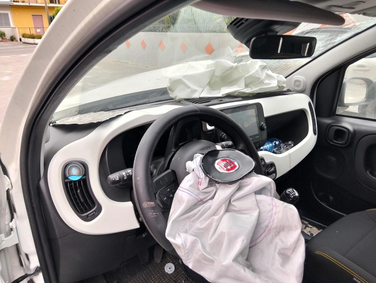 Fiat Pandina 1.0 Hybrid CROSS 2024 SINISTRATA