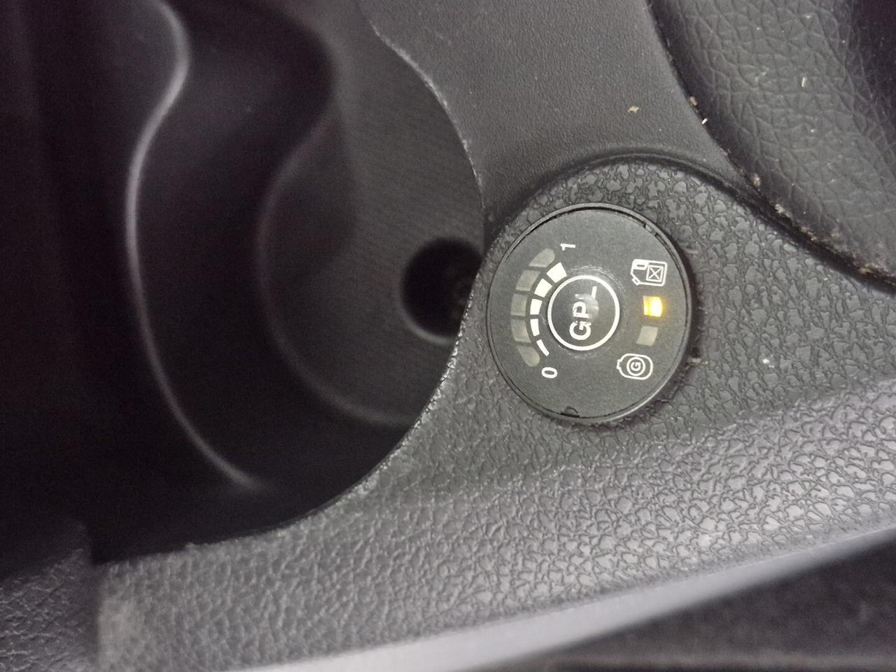 DACIA LOGAN MVC 1.2 75CV GPL Laureate ANNO 2014