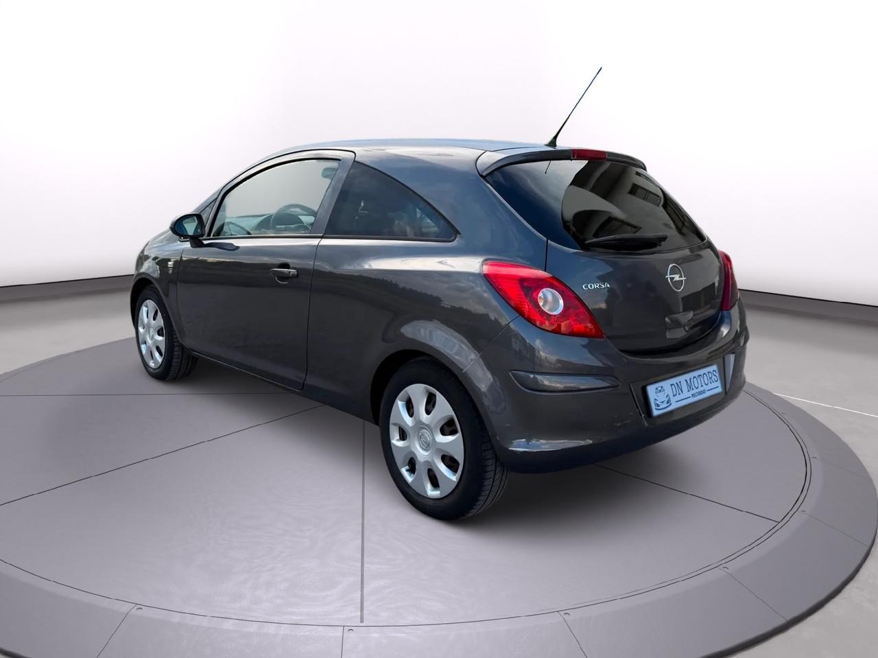 Opel Corsa 1.2 benzina anno 2011 neo
